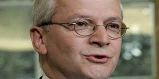 Bush replaces longtime chief of staff amid calls for change