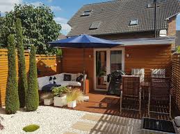 Unser Kleiner Reihenhausgarten Jedes Holz Und Jede Schraube Ging Durch Unsere Hande Viel Arbeit Die Sich Wie Ich Finde Reihenhausgarten Feuerstelle Garten