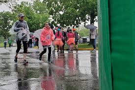 She works in the auction trailer as a head cashier. Lauren Williams Left And Her Daughter Annie Thompson Race Toward The Finish Line Photos Columbiamissourian Com