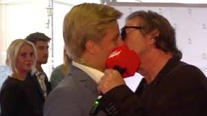 Østvik ble i 2006 kjent gjennom sin deltakelse i dokusåpen charterfeber på tv3. Charter Svein Klinte Til Pa Rod Loper Youtube
