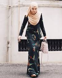 Baju formal wanita dengan model blus tidak selalu menggunakan manset. Muslimah Fesyen Terkini Wanita Bertudung