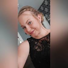 Tegan Gordon's Instagram, Twitter & Facebook