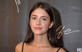 LÃ©a Roy de L'AcadÃ©mie opte pour une magnifique transformation capillaire 