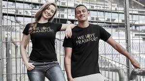 3,99 € snakebyte eintracht frankfurt kofferhülle m 19,95 € * expert.de : Eintracht Frankfurt En Twitter Passend Zur Eroffnung Des Neuen Foodcourts Im Shoppingcenter Myzeil Lauft Der Verkauf Des We Love Frankfurt Shirts An Erhaltlich Ist Das Shirt Fur Damen Und Herren Exklusiv Im