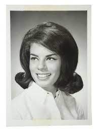 Iconic Flip Hairstyle Retro Hairstyles Vintage Hairstyles Hair Flip