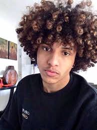 21 Cabelos Masculinos Com Luzes Passo A Passo Facil Cabelo Cacheado Masculino Cabelos Cacheados Com Luzes Cabelo Masculino Luzes Cabelos ondulado masculino 2019 cortes dicas fotos. cabelo cacheado masculino