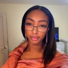 i've been watching ”the ranch” the past few days, it's a american series  with aston kutcher, just really easy to watch, feel good vibes, lots of  seasons and it's really good