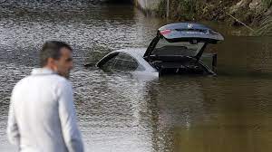 Check 'inondation' translations into english. Inondations En Allemagne 30 Personnes Disparues Suite A L Effondrement De 6 Batiments