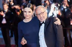 À tous les amoureux de la langue française, du cinéma, de la littérature qui aiment et respectent cet immense artiste qui est. Fabrice Luchini Partner