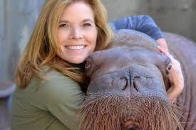 She's been caring for our marine mammals for nearly 30 yrs! Come meet  Senior Trainer Lisa Oland & hear her amazing animal stories during our next  Girls in Science program. It's a