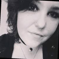 Elizabeth Hansford's Instagram, Twitter & Facebook