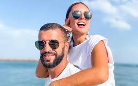 Football statistics of simão sabrosa including club and national team history. Mulher De Simao Sabrosa A Emocao Do Primeiro Abraco Ao Filho Depois De Ficar Curada Da Covid 19 Video Impala