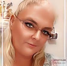 Renee Watts's Instagram, Twitter & Facebook