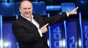 Gerry scotti is an italian television presenter, actor and former member of the italian parliament. Covid Gerry Scotti Was Hospitalized In Intensive Care The Famous Conductor Is Now Back In The Ward World Today News