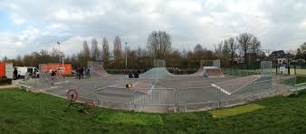 We went skating in temse & lokeren at some new skateparks. Big Thanks To Jeroen Dekker From Skatepark Herzele Facebook