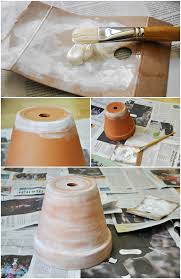 Les pots en terre cuite imitent le terrazzo. Diy Customiser Ses Pots De Fleurs En Terre Cuite