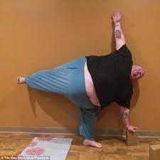 It is also advisable to follow the above yoga sequence. Obese Virginia Man Turns To Yoga To Lose Weight And Documents Journey With Pictures Daily Mail Online