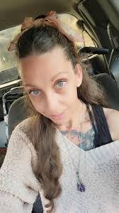 Jessica Weldon's Instagram, Twitter & Facebook