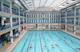 A Paris La Mairie Renonce A Faire Des Economies En Baissant La Temperature Des Piscines