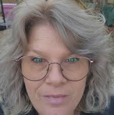 I have a friend who will be started a strong chemo (doxil) next week. I'd  like to send her a care package, but unsure what would be good to include.  What are