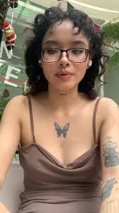 "rapper mới nhú" này hình như mới 16, 18 tuổi j hoy. ba mẹ dắt đi xăm, cái  j cũng hỏi ý kiến ba mẹ, mà cứ nhờ việc j dù nhỏ vẫn cảm ơn ba mẹ, quài  lun, cưng lắm 😆😆, #cothoxamfreehand #tattoo #xăm ...