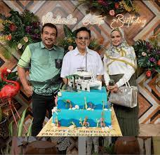 3 fun facts about tan sri nadzmi salleh you probaby didn't know: Aquila Lagoon Owner Malaysia S Nadzmi Salleh Loves Cats Yacht Style
