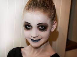 Contientle nez, une éponge, des crayons et la peinture. Maquillage Halloween Fille 4 Tutoriels Super Mignons A Essayer
