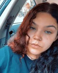 Elise Beach's Instagram, Twitter & Facebook