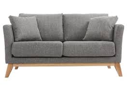 Onkel, das stoffbezogene sofaprogramm von normann copenhagen mit dem erkennbar skandinavischen design ist in vier farben erhältlich sowohl als dreisitzer als auch als kleineres. Sofas Und Couches Aus Eigener Herstellung Miliboo