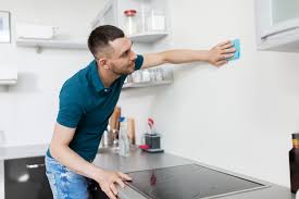 Küchenschränke zu streichen ist eine großartige möglichkeit, alten, stumpf aussehenden oder abgenutzten küchenmöbeln zu neuem leben zu verhelfen, oder aber billig erworbene zu recyceln. Abwaschbare Wandfarbe Bestens Geeignet Fur Ihre Kuche