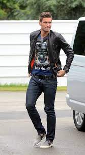 R/giroud needs moderators and is currently available for request (self.giroud). Olivier Giroud