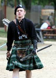 No en #escocia, sí en estocolmo, suecia, trabajé un tiempo como estibador, llegó barco con fruta chilena y sindicato acordó no descargarla, en protesta a dictadura y respeto a nosotros, chilenos ahí. Pin By Yhon Delgado On Hombres De Faldas Kilt Men In Kilts Tartan Kilt