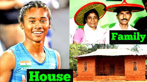 Manu bhaker after winning gold in shooting at commonwealth games 2018. Manu Bhaker Age Boyfriend Career Family Biography More Youtube