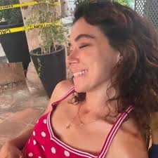 Amy Clinton (@amyyclintonn)