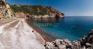 Η θάλασσα είναι αρκετά βαθιά. Paralia Limniwna