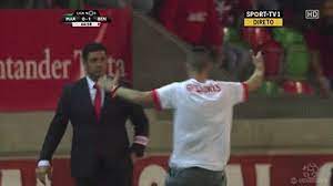 Consulta as estatísticas da carreira (partidas jogadas, golos, cartões / campeonatos, taças e selecção nacional) e o historial das transferências. Rui Vitoria In De Aguia Ao Peito