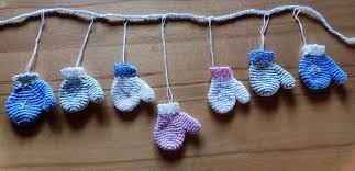 Eine Hakelgirlande Fur Das Kinderzimmer Girlanden Gehakelte Girlande Und Rosa Handschuhe