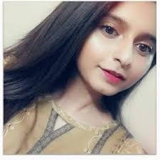 Randi Main's Instagram, Twitter & Facebook