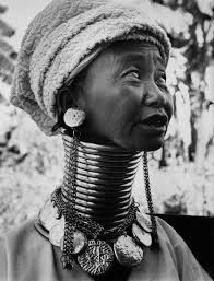 Portrait of an old burmese woman in a bamboo hat and flowers. Giraffe Neck Padaung Women Tour London And New York Circuses 1900 1957 Flashbak