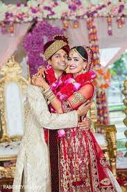 Wedding Portrait Http Www Maharaniweddings Com Gallery Photo 63371 Randeryimagery Indian Wedding Couple Photography Indian Wedding Poses Indian Bride Poses