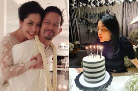 Umur 42 tahun) adalah pemeran sinetron dan film indonesia. Sosok Ini Bongkar Alasan Lulu Tobing Menggugat Cerai Bani Mulia