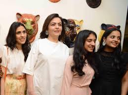 Mukesh Ambani Family First Nita Shloka Radhika Turn Brand Ambassadors For Artwork Of Mukesh Ambani S Niece She lives in queens with her husband (abhinav kapur) and two children (zubin. mukesh ambani family first nita
