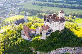 Liechtenstein keeps a lower profile than its neighbors, switzerland and austria. Liechtenstein Tipps Furs Furstentum Mit Vaduz Malbun