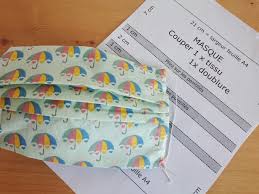 Alors que la france prévoit de sortir progressivement du confinement dès le 11 mai 2020, il est important que tous les citoyens soient équipés de protections respiratoires pour éviter de propager à tuto de masque contre le coronavirus recommandé par l'afnor sur montissumasque.com. Tuto Masque Tissu Trois Plis Avec Filtre Reutilisable Sans Ouate