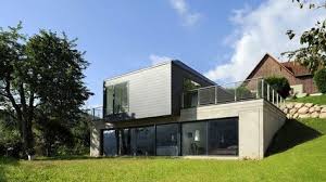Dans La Vall E Une Maison En Pente Douce Plan Terrain Contemporaine Sur Plan Maison Maison Contemporaine Plan Maison Contemporaine