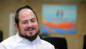 Lipa Schwartz's Instagram, Twitter & Facebook