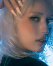 REFLECTION 프라다는 아름다움에 대한 관념을 재구성하고, 재발견한다. 지금, 소미는 프라다가 염원하는 사랑, 아름다움을 말하는  미학적 언어를 상징한다. Prada reimagines and redefines the idea of beauty, and today,  Somi symbolizes the aesthetic language of love ...