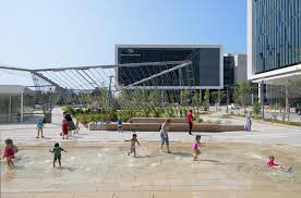 The Commonground At Eskenazi Hospital Is A 1 5 Acre Plaza Within A 10 Acre Hospital Campus The Commonground Offe In 2020 Landscape Architecture Plaza Design Landscape
