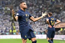 Kylian Mbappe needs 5 more goals to be the top scorer of the World Cup! 🤯  HE IS ONLY 26 😮‍💨🤍