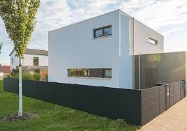 Heisenberg Zaunidee Gartengestaltung Einfamilienhaus In 2020 Alu Zaun Sichtschutzzaun Aluminium Zaun